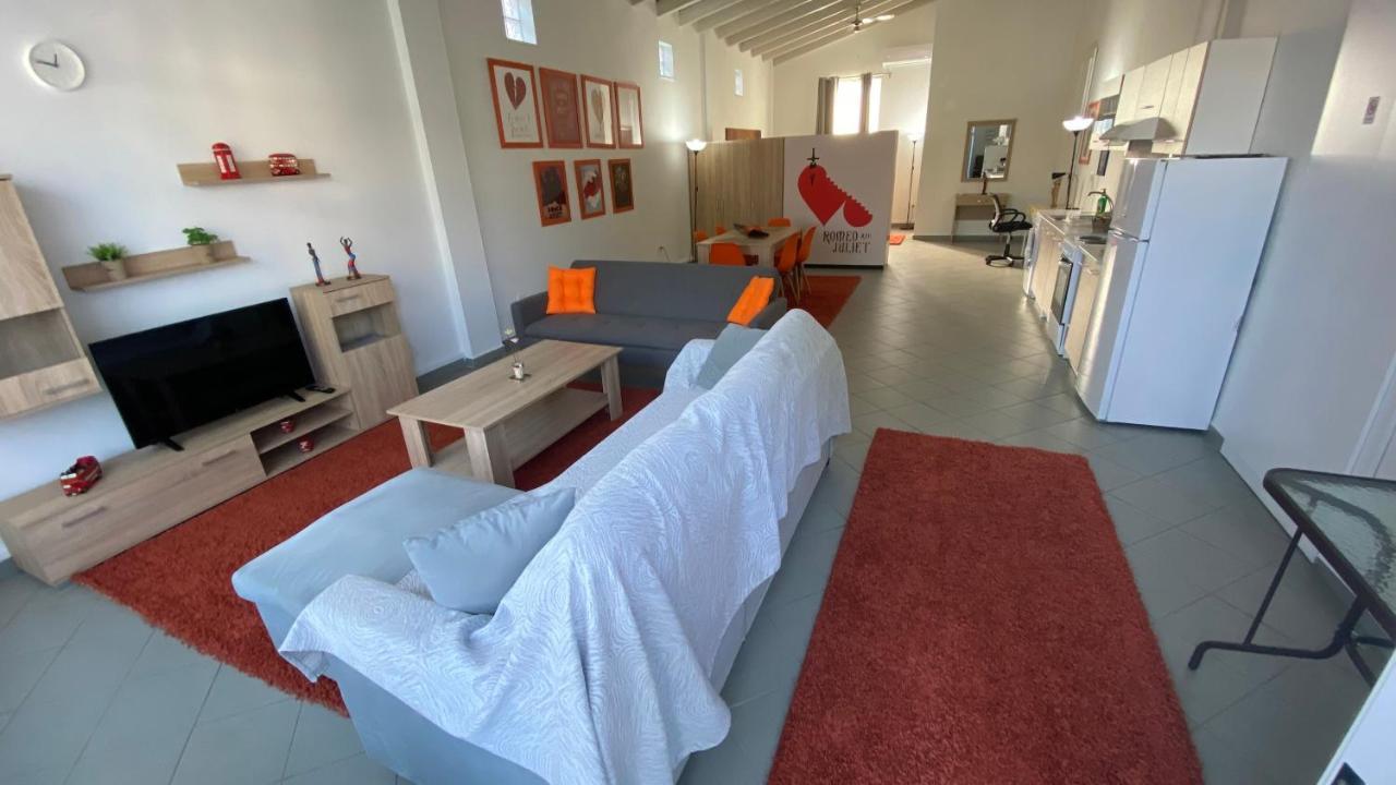 Patras Romeο House公寓 外观 照片